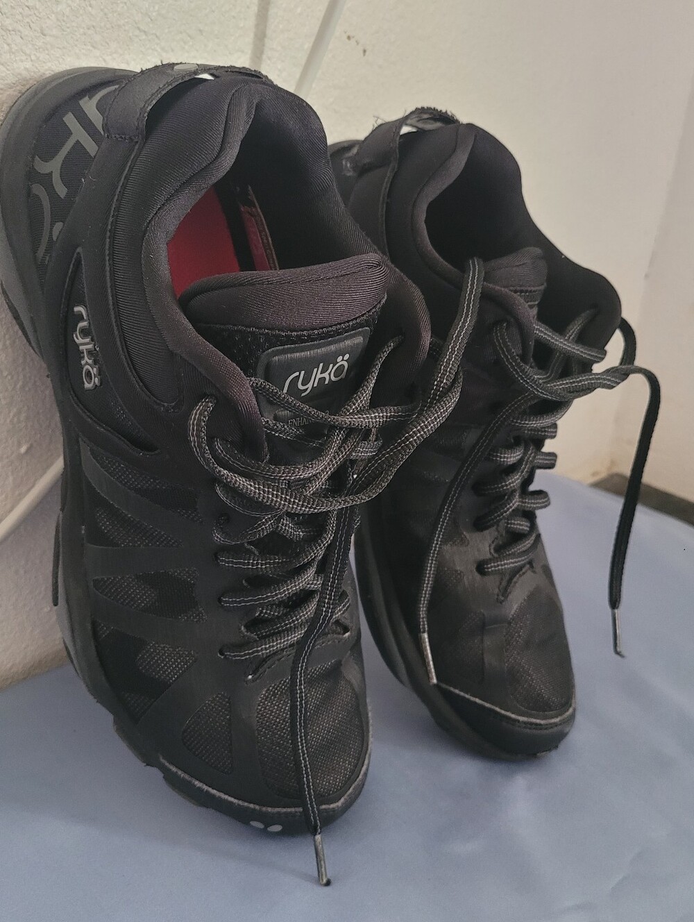 Ryka Women's Black Athletic Lace-Up Walking Shoes. Size 9